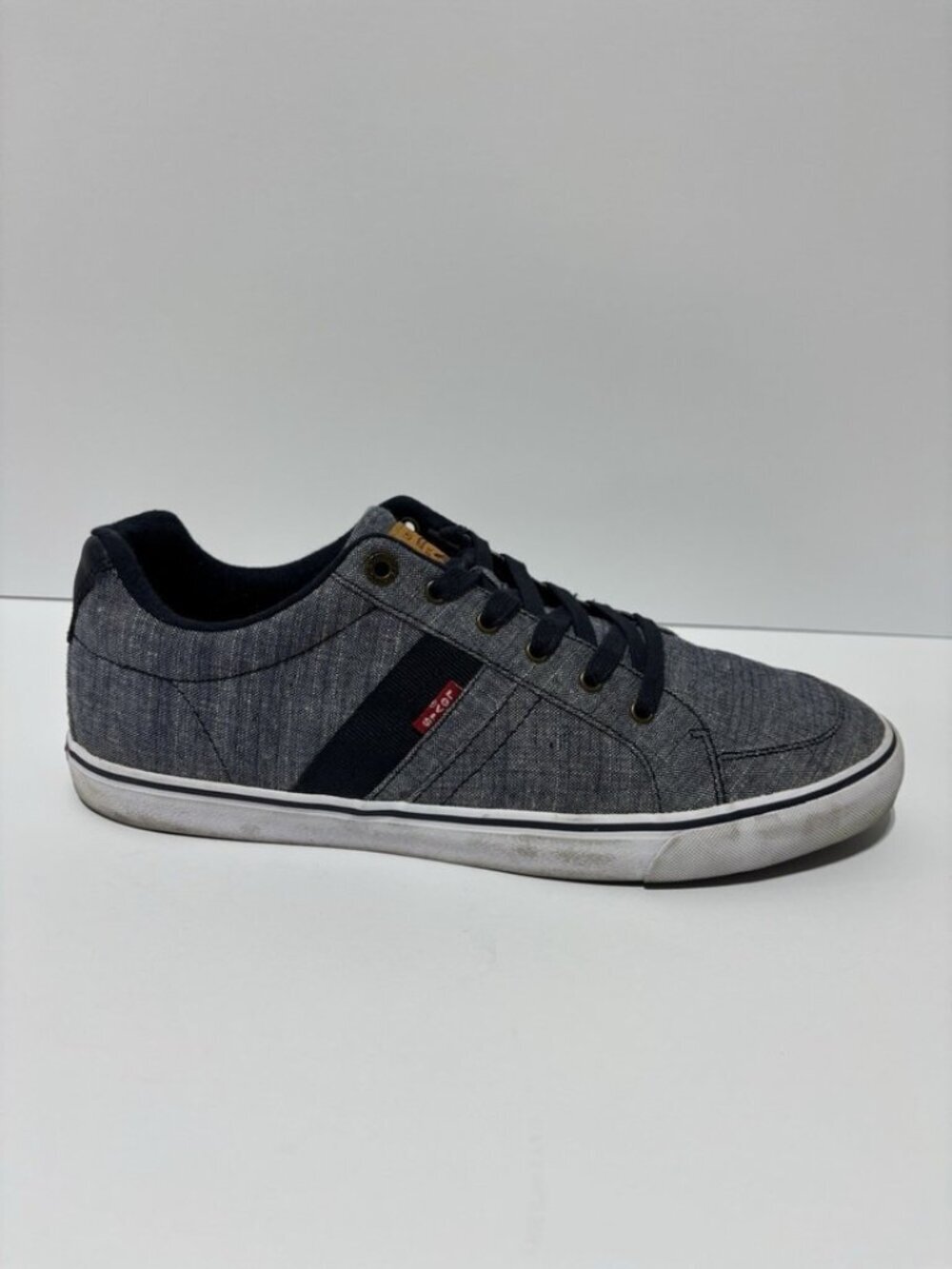 Levi’s Men’s Turner Slub Chambray Gray/Navy Sneakers, Size 13 M